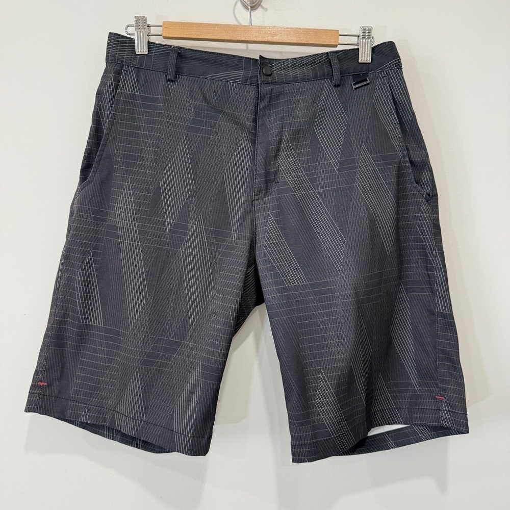 Calvin Klein Geometric Black and Grey Men's Preppy Golf Athletic Shorts Size 32
